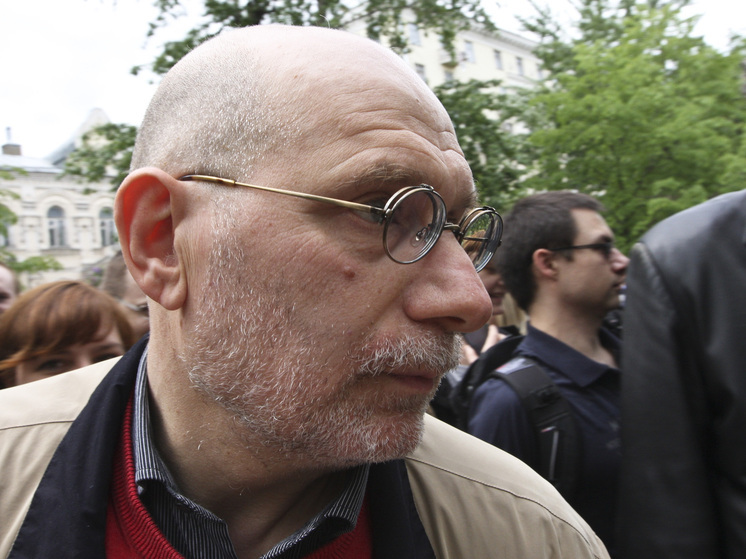 Гособвинение просит ужесточить наказание писателю Борису Акунину*