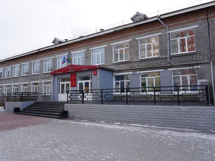 В Улан-Удэ временно закрывают часть гимназии №14 из-за трещины в колонне