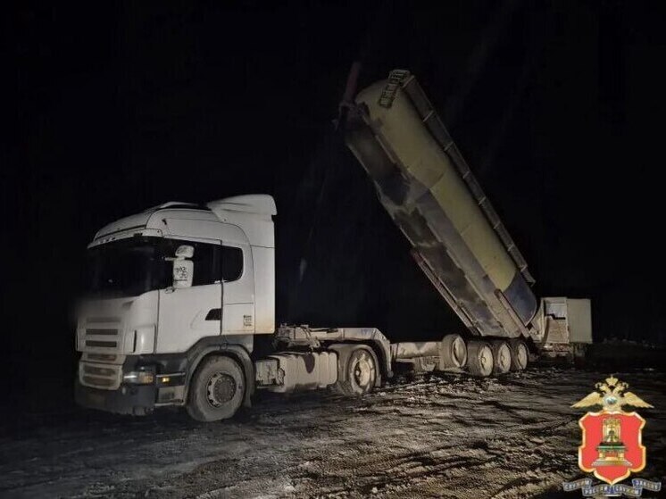 В Тверской области под покровом ночи мужчина стащил с предприятия тонну комбикорма