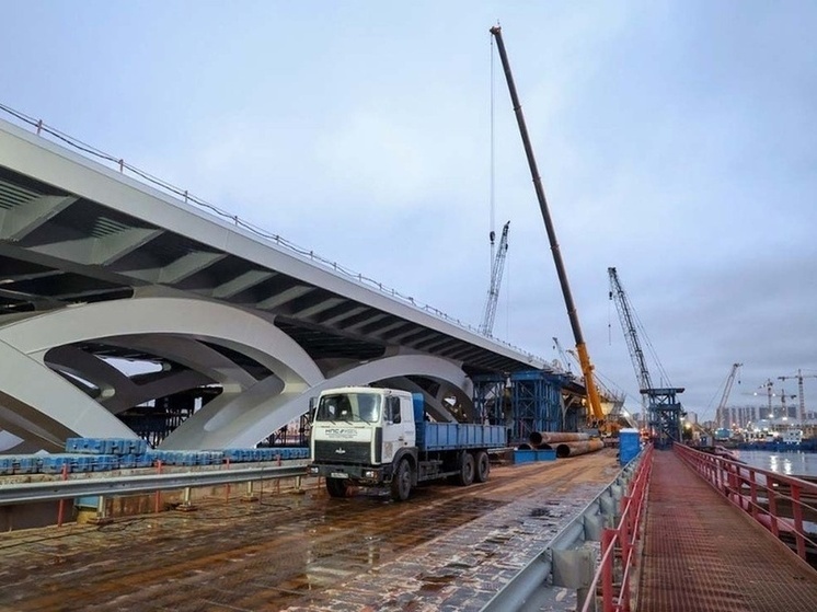 Через Большой Смоленский мост в Петербурге пообещали пустить суда в 2026 году