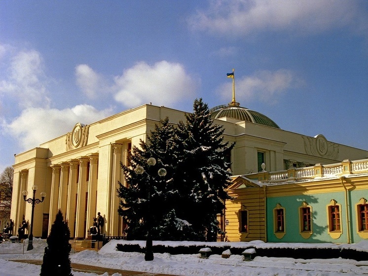 Дмитрук намекнул, что уехавшие за границу представители украинской власти не спешат домой