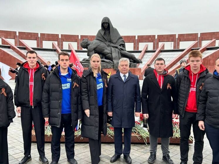 Николай Воробьев и волонтеры «Единой России» почтили память неизвестных солдат