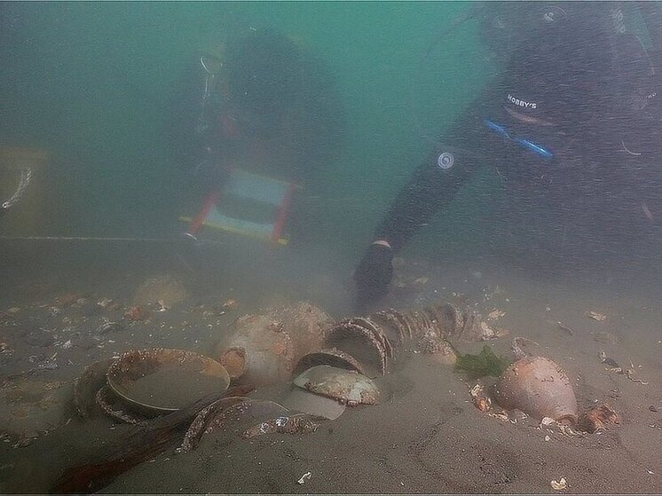 Ученые из Кореи нашли в море и сняли на фото селадоновые чаши возрастом 900 лет