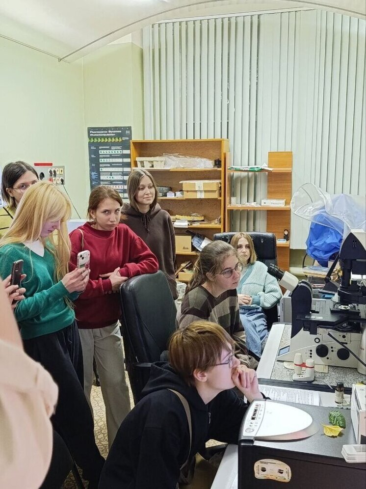 Студенты РОСБИОТЕХа побывали на экскурсии в Институте биофизики клетки