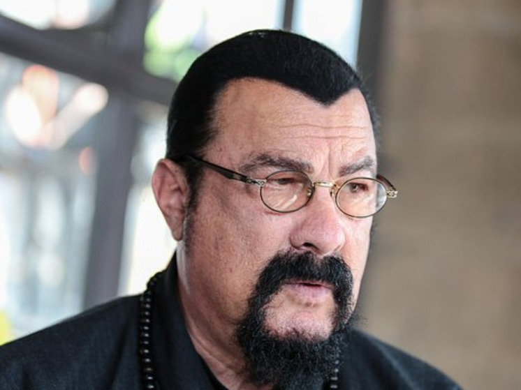 Американский актер Стивен Сигал заявил, что гордится быть русским