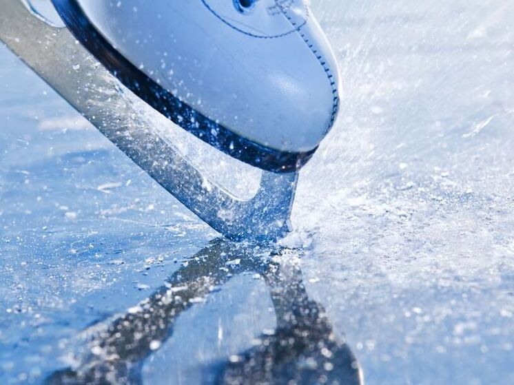 В Петрозаводске на центральной площади приступают к монтажу ледового катка