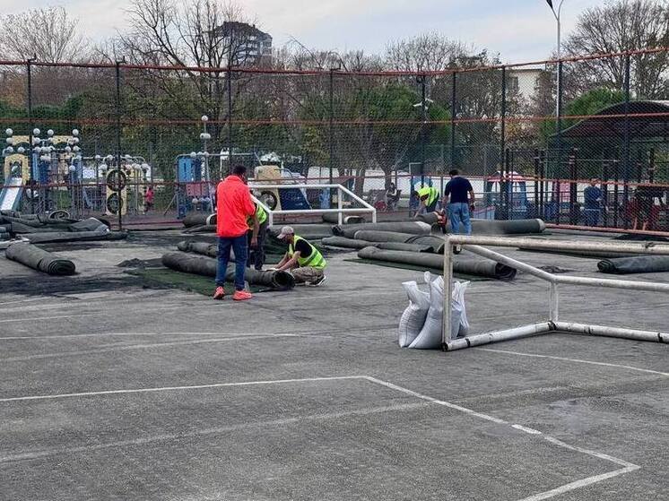 В микрорайоне Парус в Геленджике заменят покрытие спортплощадки к Новому году