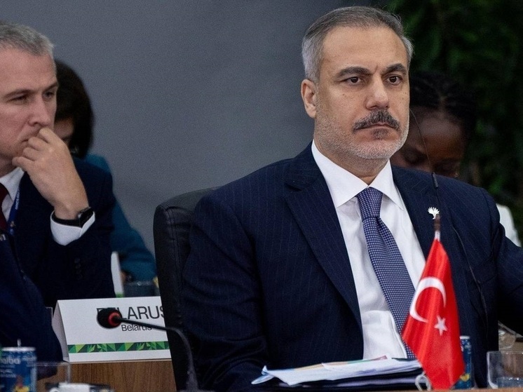 Руководитель МИД Турции сказал, каким должно быть решение по украинскому кризису