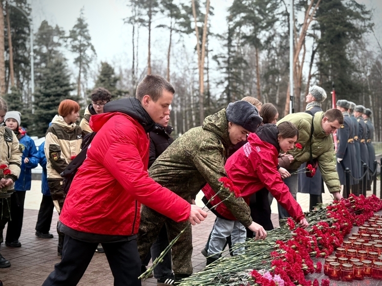 Активисты Волонтерской Роты приняли участие в памятном митинге ко Дню неизвестного солдата