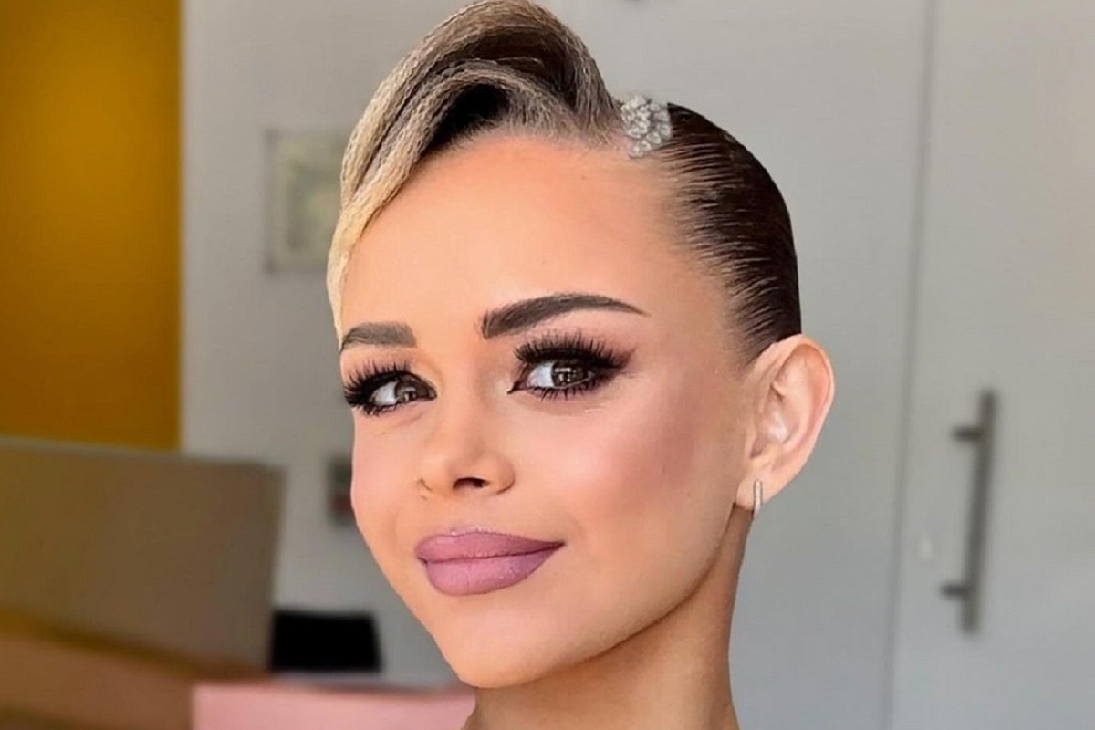 Гимнастка выбрала выигрышные позы