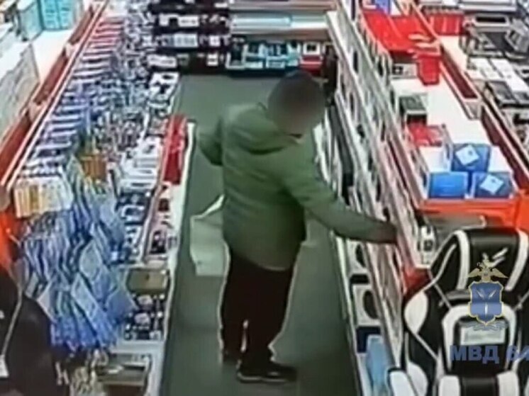 В Саратове из магазина украли аудиоколонки за 21 тысячу рублей