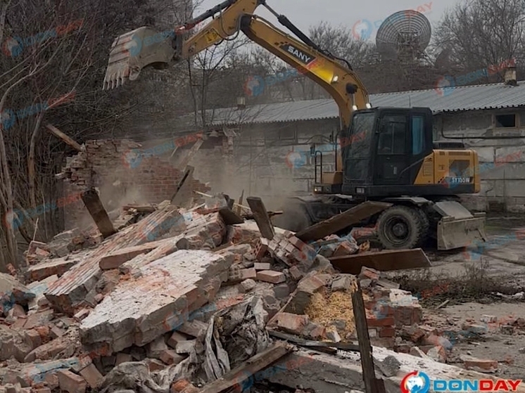 На Ростовском ипподроме начался демонтаж конюшен на заднем дворе