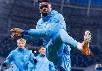 До зимней паузы в российском футболе осталось всего ничего. Лишь один тур. После этого – затишье. Впрочем, затишье это лишь в турнирной таблице. Новостей будет хоть отбавляй. Понятно, что будут яркие истории с переходами и новыми приобретениями, тренерскими перестановками, но предсказывать их сейчас – дело неблагодарное. Но что уж точно будет, так это рутинная работа на сборах, товарищеских матчах. 