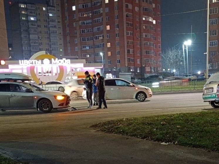 В Курске на проспекте Клыкова ДТП заблокировало движение к Бойцовке