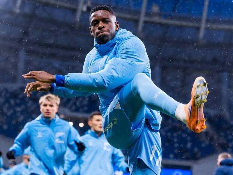 До зимней паузы в российском футболе осталось всего ничего. Лишь один тур. После этого – затишье. Впрочем, затишье это лишь в турнирной таблице. Новостей будет хоть отбавляй. Понятно, что будут яркие истории с переходами и новыми приобретениями, тренерскими перестановками, но предсказывать их сейчас – дело неблагодарное. Но что уж точно будет, так это рутинная работа на сборах, товарищеских матчах. 