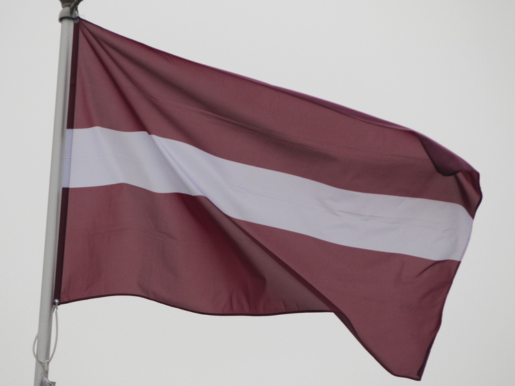 Стефанов: ученикам школ в Латвии запрещают говорить по-русски между собой