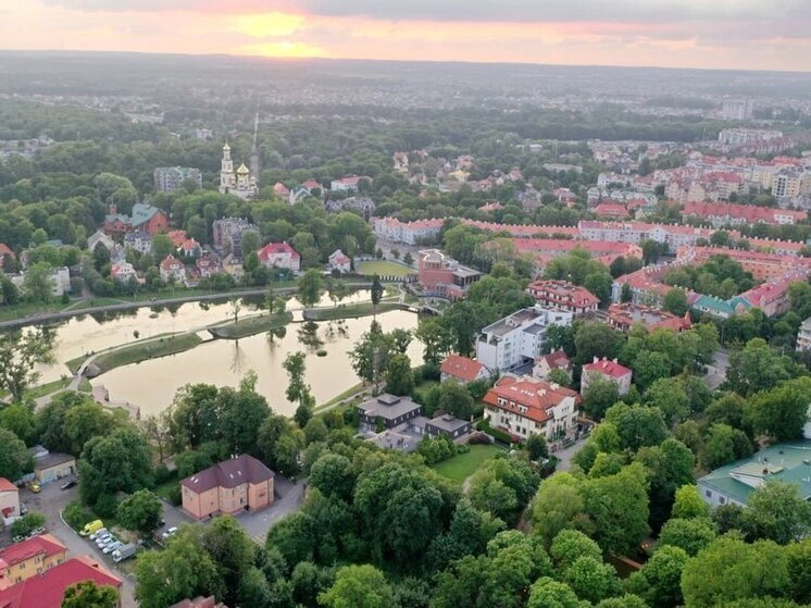 К Новому году озеру Поплавок подарят 35 мусорок