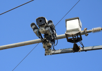 Перед законом, как известно, все равны. Но, как шутят в определенных кругах, некоторые «ровнее». В России существует особый порядок привлечения не только к уголовной, но и административной ответственности спецсубьектов — судей, прокуроров, депутатов и сенаторов. Однако видеокамере без разницы, чья машина неправильно припаркована, и автоматическая система выписывает заслуженный штраф. 