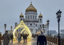 4 декабря 2025 года православные христиане отмечают один из великих двунадесятых праздников — Введение во храм Пресвятой Богородицы. В основе праздника — событие из детства Девы Марии: её праведные родители, Иоаким и Анна, исполнив обет, привели трёхлетнюю дочь в Иерусалимский храм, посвятив её жизнь Богу.