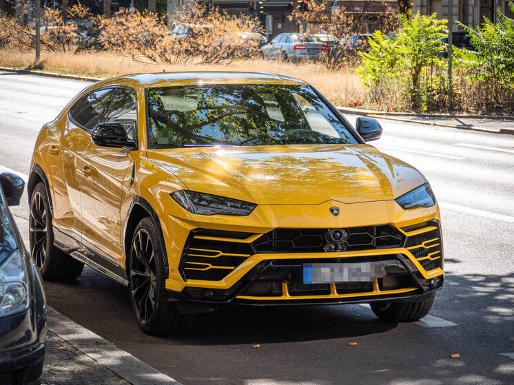 Люксовые автомобили больше всего покупают в Чечне, Дагестане и Ставрополье