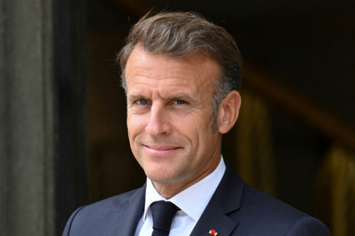 Глава департамента во Франции лишился поста из-за промокшего Макрона