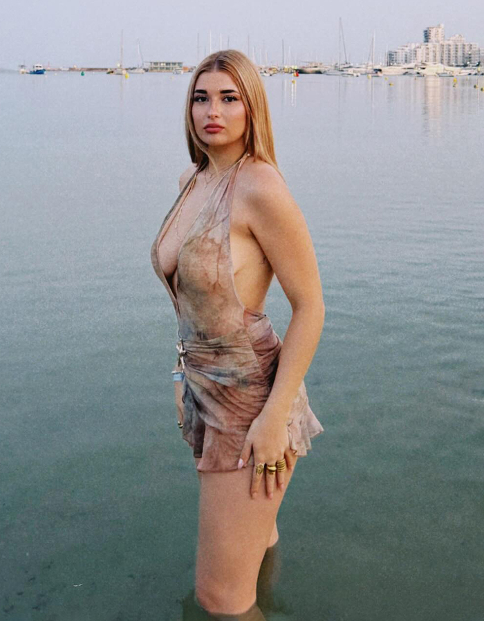 Испанская модель раскрыла новые подробности о своем участии в скандальной вечеринке Ямаля: фото красотки