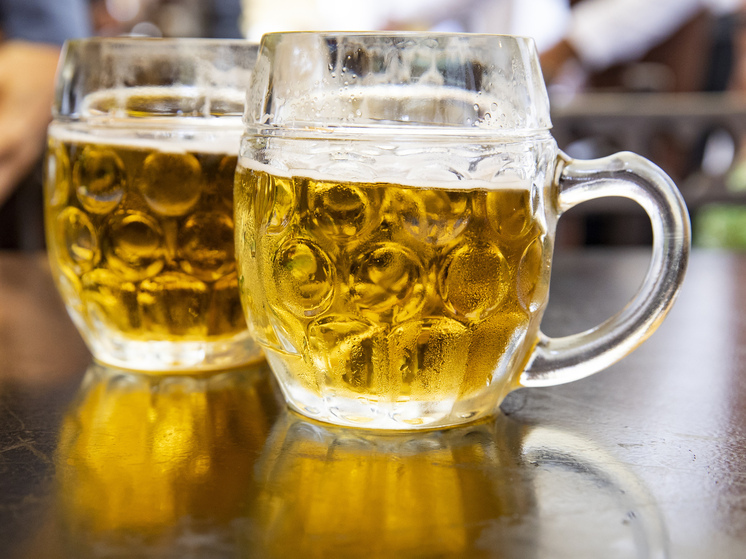 В Госдуме захотели вернуть пиво на стадионы