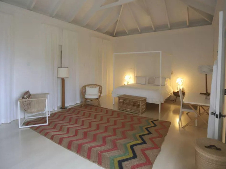 Американские демократы опубликовали новые фотографии и видео с острова Эпштейна