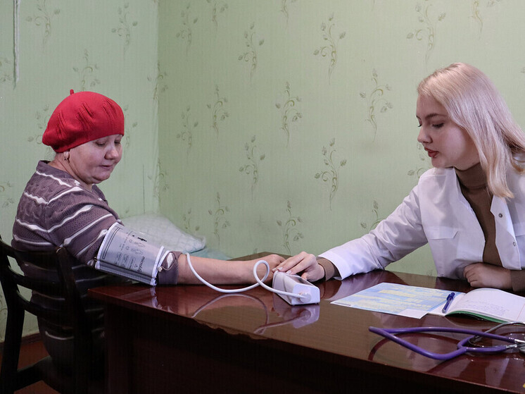 Минздрав ЛНР в 2025 году привлек 25 врачей по программе «Земский доктор»