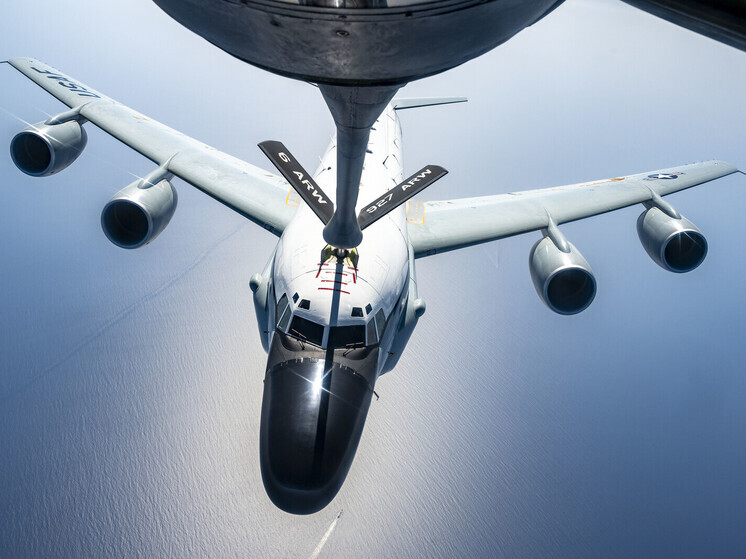 Британский самолет-разведчик совершил облет вокруг Калининградской области