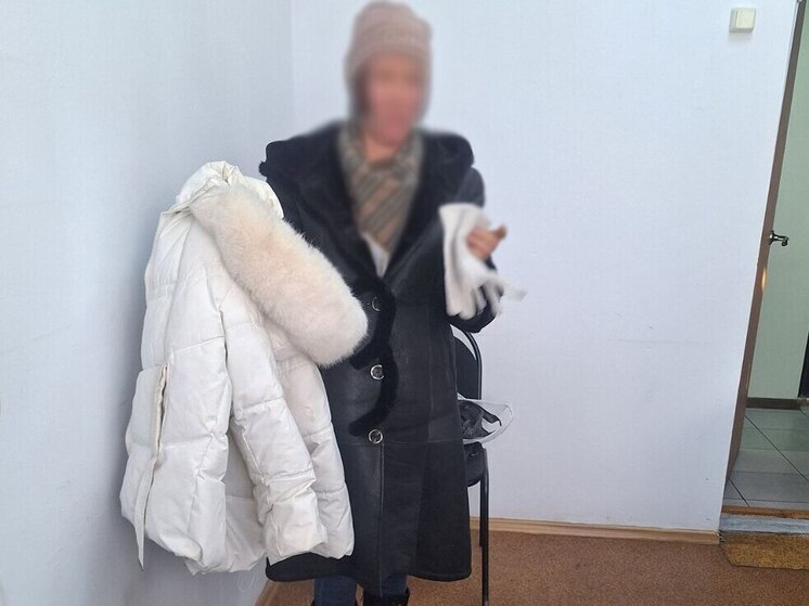 Читинка украла у спящей собутыльницы телефон и вещи