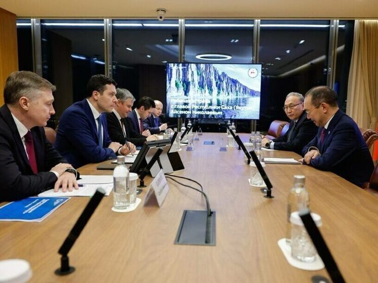 Глава Якутии и Министр промышленности обсудили развитие Жатайской судоверфи и промышленность региона