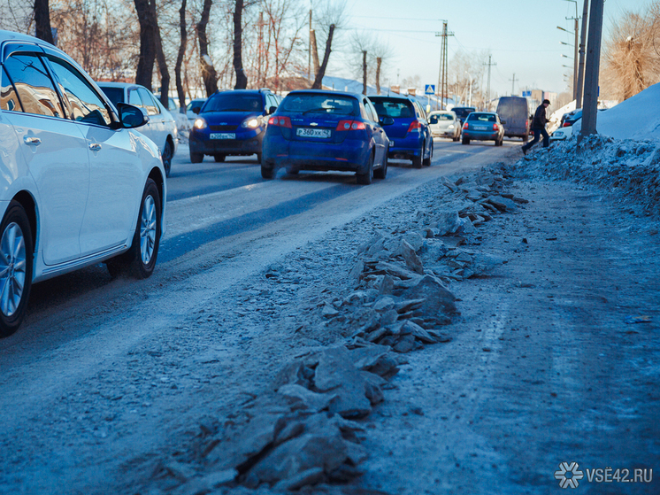 "Соль разъедает лопаты": жители Кемерова возмущены использованием химических веществ на дорогах
