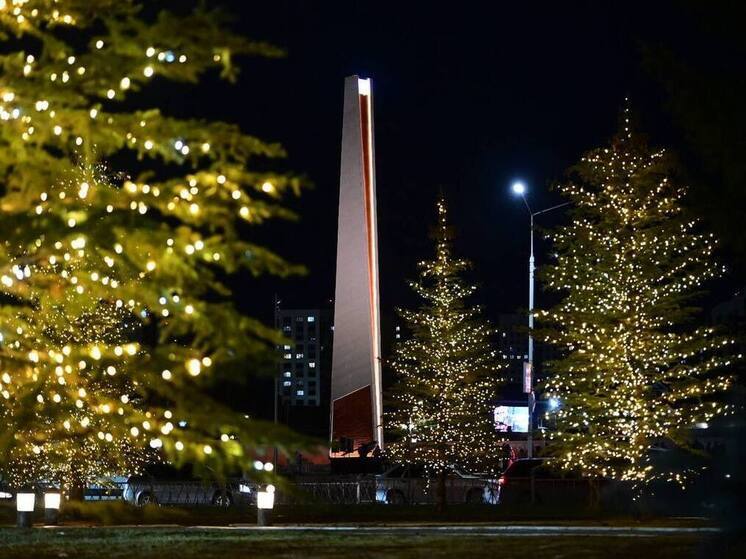 Денис Паслер открыл стелу «Город трудовой доблести» в Верхней Пышме