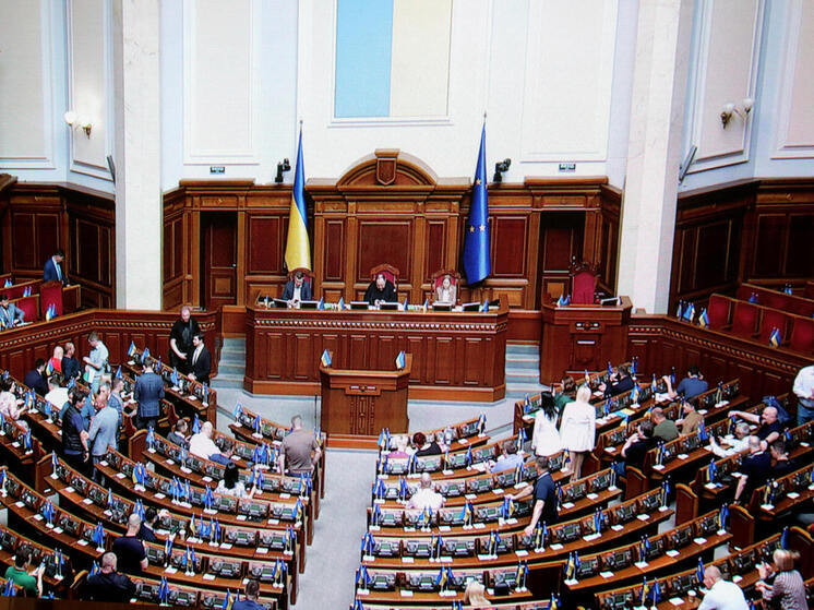 Депутаты Верховной рады Украины увеличили себе ежемесячные доплаты в три раза