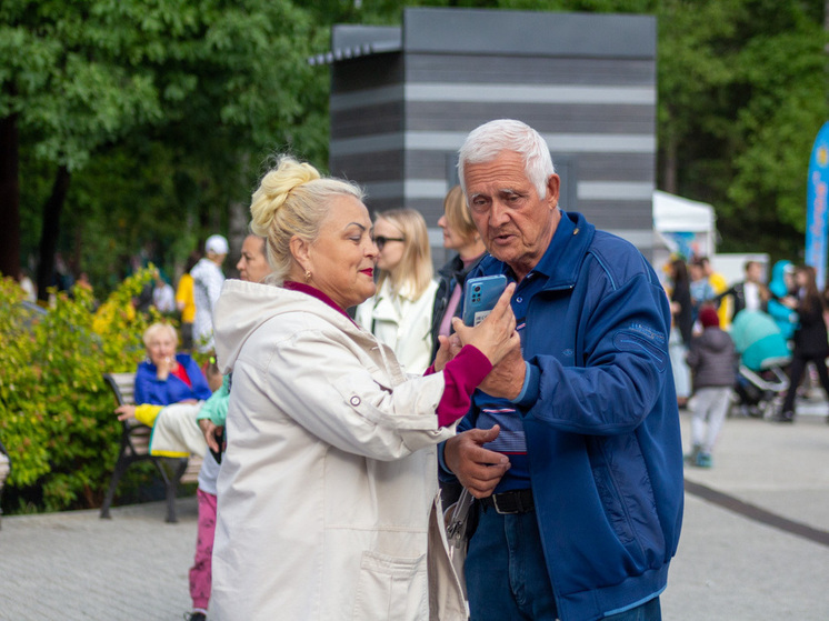 Новосибирским пенсионерам доступно электронное удостоверение с QR-кодом на Госуслугах