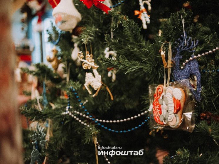 Астраханцев предупредили, что искусственная ёлка может вызвать приступ астмы