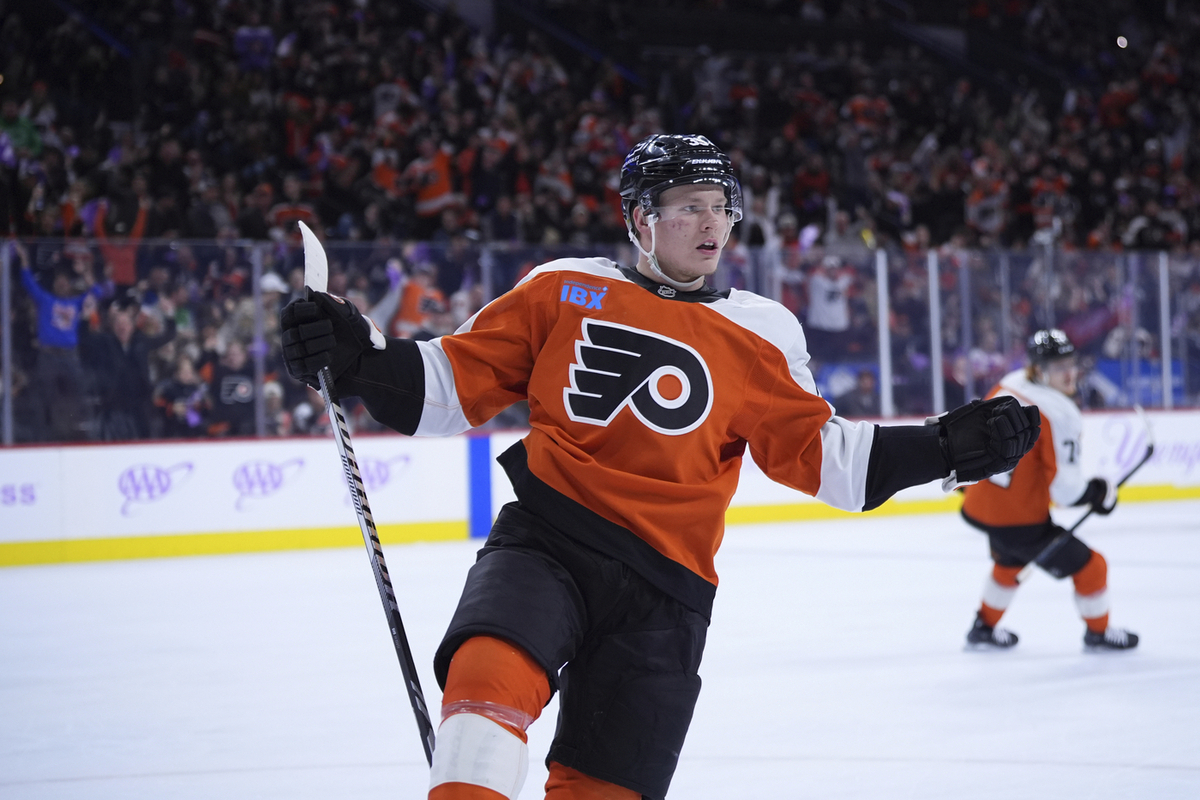 Передачи Мичкова и Гребенкина помогли "Филадельфии" обыграть "Баффало"