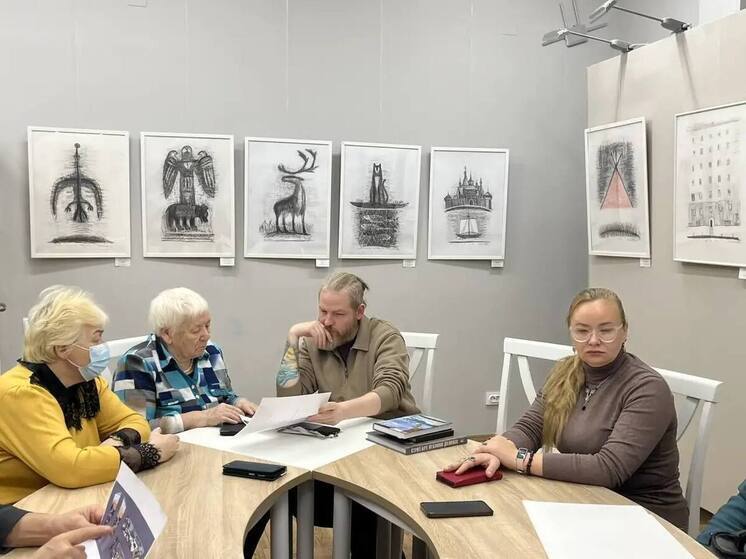 Эскизы барельефов для стелы площади Города трудовой области обсудили старожилы Салехарда