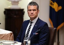 В широко ожидаемом отчете Министерства обороны США был сделан вывод о том, что глава американского военного министерства Пит Хегсет нарушил политику ведомства, когда в марте поделился секретной информацией в чате обмена сообщениями Signal, которая включала детали запланированного авиаудара в Йемене против боевиков-хуситов, сообщил источник, знакомый с отчетом