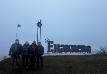 Делегация депутатского корпуса Всеволожского района побывала в подшефном донецком городе Енакиево. Жителям передали гуманитарную помощь, новогодние подарки, оборудование, иконы и «ангелочков», рассказала пресс-секретарь Заневского городского поселения Ксения Шпак.