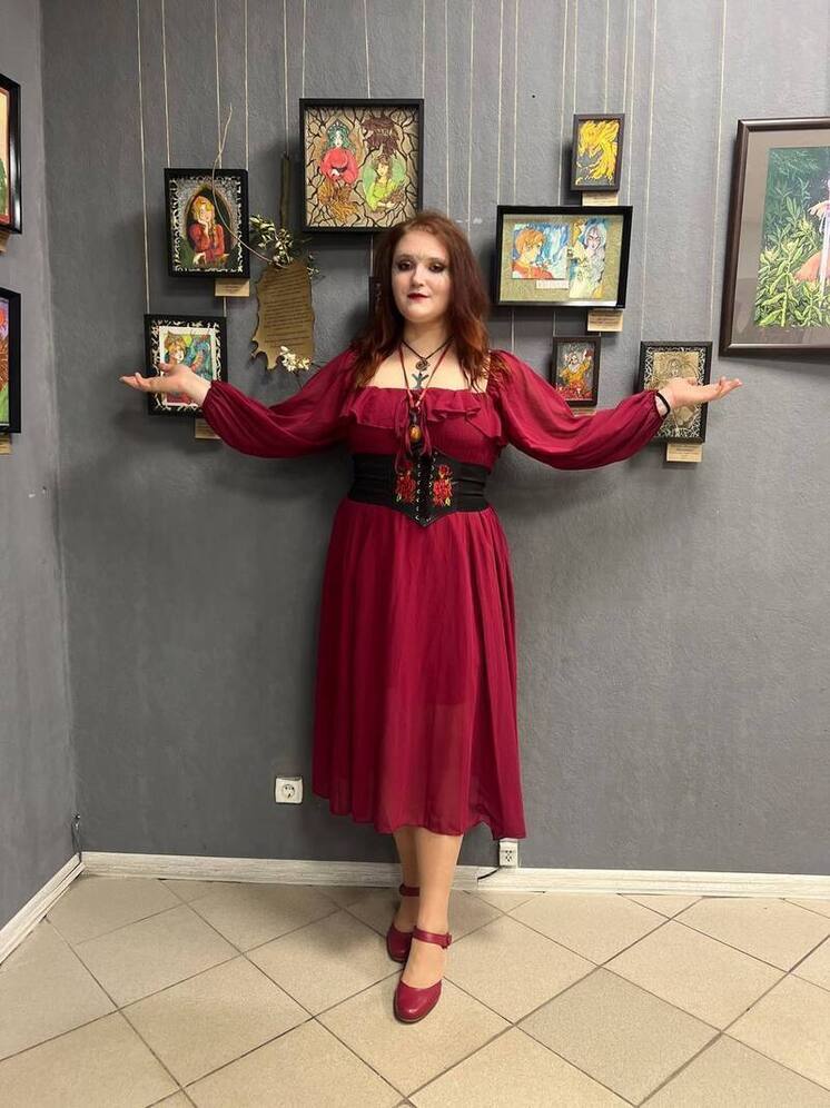 «Сказка – ложь, да в ней намёк…» – эта вечная истина ожила в полную силу в Арт-пространстве на улице Ворошилова, 53, здесь открылась групповая выставка художников-иллюстраторов «Смородина», посвящённая мифам и народным сказкам. 