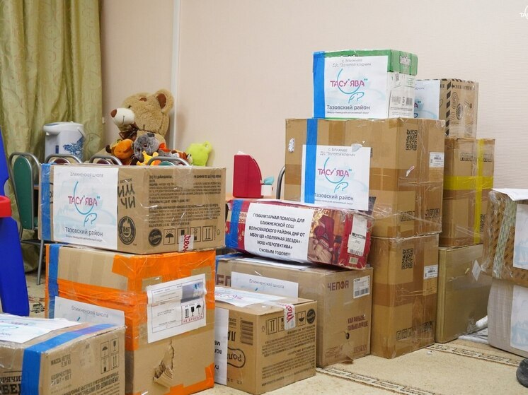 Тазовчане наполнили коробки новогодними подарками для жителей Донбасса
