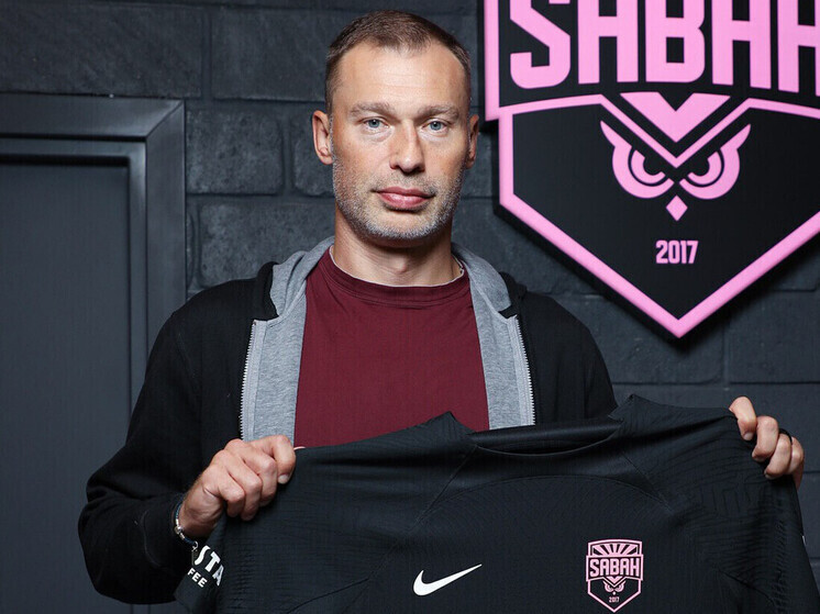 Бывший знаменитый защитник ЦСКА и уже достаточно опытный тренер Василий Березуцкий может возглавить «Урал» во время зимнего перерыва. Помимо него называется ещё фамилия Сторожука, бывшего тренера «Краснодара» и «Ахмата». Почему Мирослав Ромащенко может быть отправлен в отставку, разбирается «МК-Спорт». 