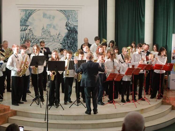 «С ритмом в сердце»: в серпуховском Дворце торжеств звучала живая музыка