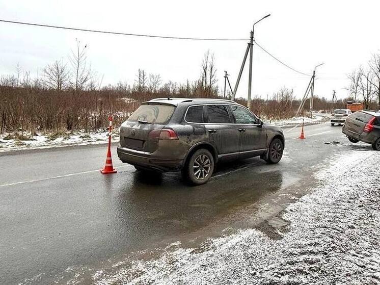 В Великом Новгороде обгон по встречной полосе обернулся для водителя травмами