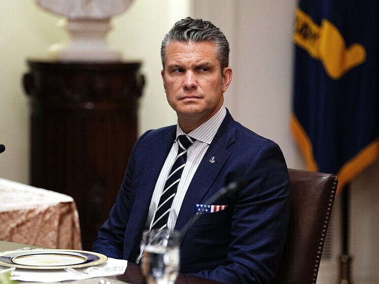 Отчет о Пентегоне: министр Хегсет делился секретной информацией в чате Signal