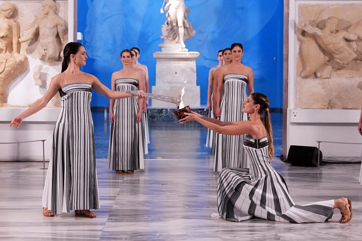 Афины передадут олимпийский огонь оргкомитету Игр в Италии