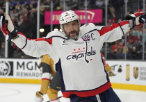 Бесконечно можно смотреть не три вещи: огонь, воду и как российский капитан клуба НХЛ «Вашингтон Кэпиталс» Александр Овечкин вколачивает свои шайбы в ворота очередного соперника