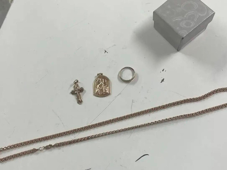 Липчанка стащила ювелирные изделия на 312 тысяч рублей из пункта выдачи